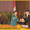 WISUDA UNPAD GEL III TA 2025-2026 KEDOKTERAN OLEH REKTOR (65)
