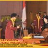 WISUDA UNPAD GEL III TA 2025-2026 FAKULTAS EKONOMI DAN BISNIS OLEH REKTOR (136)