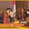 WISUDA UNPAD GEL III TA 2025-2026 FAKULTAS EKONOMI DAN BISNIS OLEH REKTOR (96)