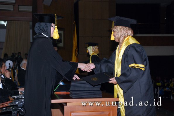 dok-humas-unpad_ilalang-foto_wisuda-gel-1-2010-2011_magister-ekonomi_068