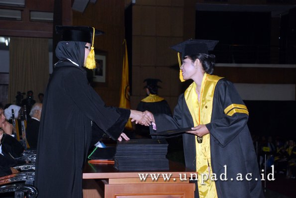 dok-humas-unpad_ilalang-foto_wisuda-gel-1-2010-2011_magister-ekonomi_070