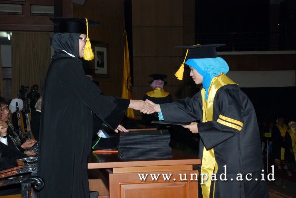 dok-humas-unpad_ilalang-foto_wisuda-gel-1-2010-2011_magister-ekonomi_072