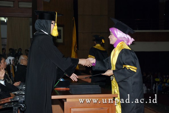 dok-humas-unpad_ilalang-foto_wisuda-gel-1-2010-2011_magister-ekonomi_083