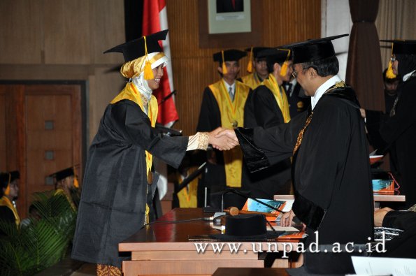 dok-humas-unpad_ilalang-foto_wisuda-gel-1-2010-2011_magister-ekonomi_146