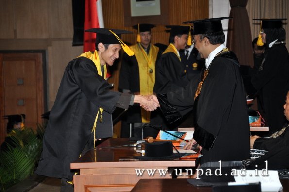 dok-humas-unpad_ilalang-foto_wisuda-gel-1-2010-2011_magister-ekonomi_147