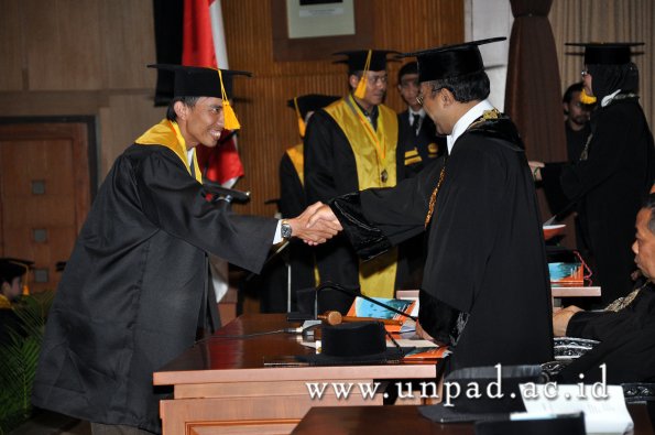 dok-humas-unpad_ilalang-foto_wisuda-gel-1-2010-2011_magister-ekonomi_148