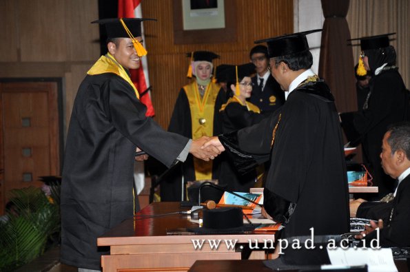 dok-humas-unpad_ilalang-foto_wisuda-gel-1-2010-2011_magister-ekonomi_149