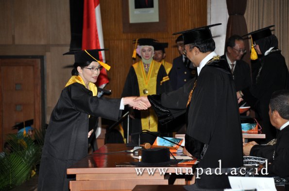 dok-humas-unpad_ilalang-foto_wisuda-gel-1-2010-2011_magister-ekonomi_150