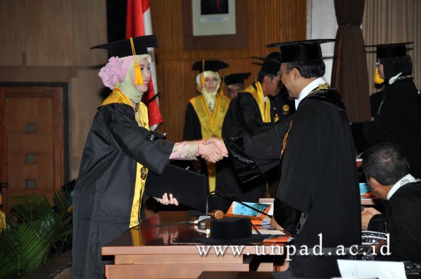 dok-humas-unpad_ilalang-foto_wisuda-gel-1-2010-2011_magister-ekonomi_151