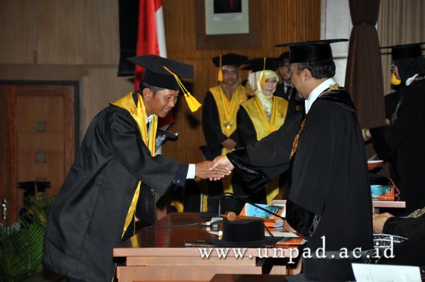 dok-humas-unpad_ilalang-foto_wisuda-gel-1-2010-2011_magister-ekonomi_152