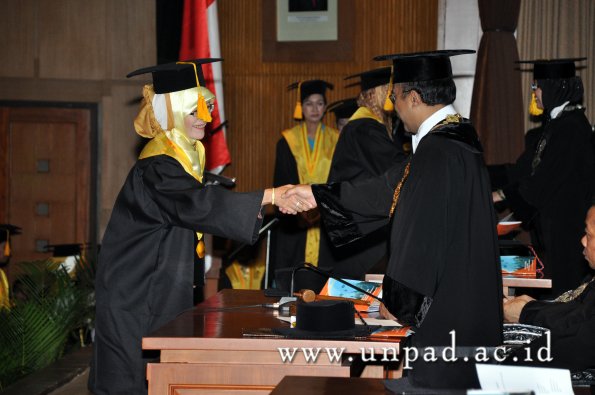 dok-humas-unpad_ilalang-foto_wisuda-gel-1-2010-2011_magister-ekonomi_153