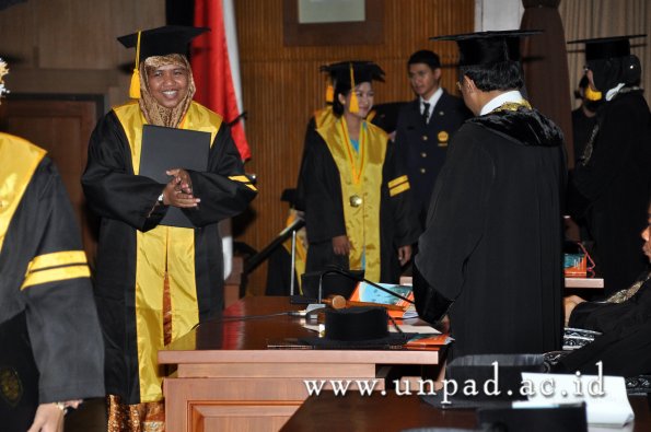 dok-humas-unpad_ilalang-foto_wisuda-gel-1-2010-2011_magister-ekonomi_154