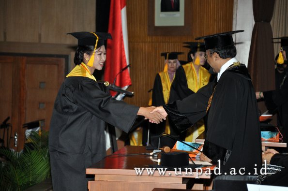 dok-humas-unpad_ilalang-foto_wisuda-gel-1-2010-2011_magister-ekonomi_155