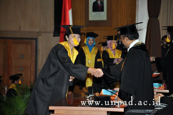 dok-humas-unpad_ilalang-foto_wisuda-gel-1-2010-2011_magister-ekonomi_156