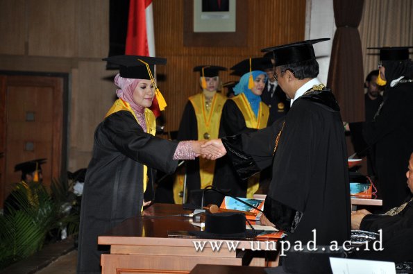 dok-humas-unpad_ilalang-foto_wisuda-gel-1-2010-2011_magister-ekonomi_157