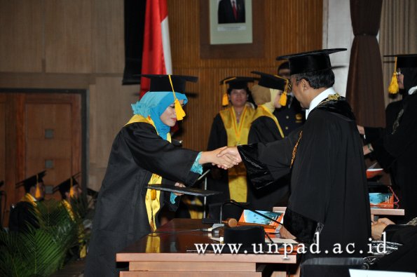 dok-humas-unpad_ilalang-foto_wisuda-gel-1-2010-2011_magister-ekonomi_158