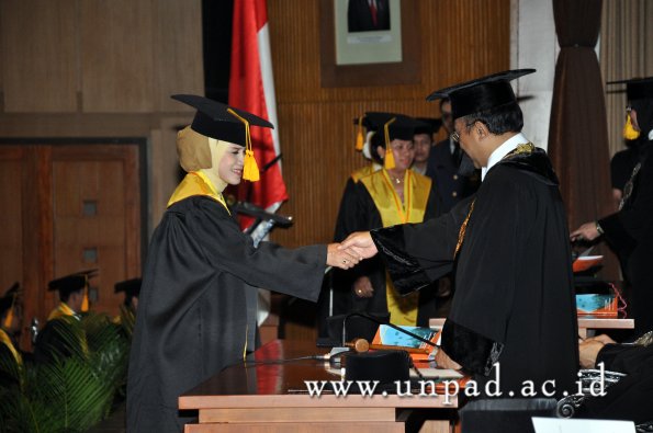 dok-humas-unpad_ilalang-foto_wisuda-gel-1-2010-2011_magister-ekonomi_159