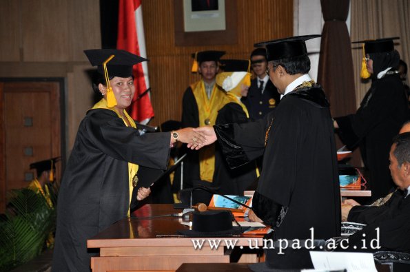 dok-humas-unpad_ilalang-foto_wisuda-gel-1-2010-2011_magister-ekonomi_160