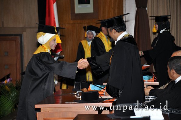 dok-humas-unpad_ilalang-foto_wisuda-gel-1-2010-2011_magister-ekonomi_161