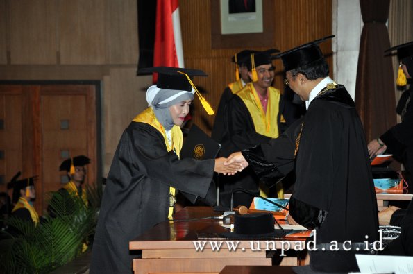 dok-humas-unpad_ilalang-foto_wisuda-gel-1-2010-2011_magister-ekonomi_163