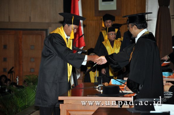 dok-humas-unpad_ilalang-foto_wisuda-gel-1-2010-2011_magister-ekonomi_165