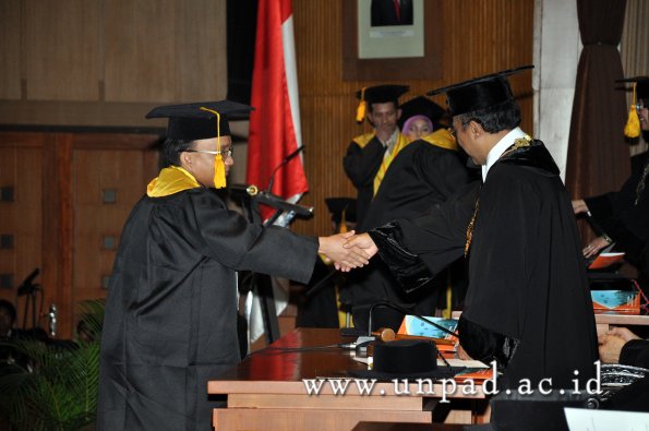 dok-humas-unpad_ilalang-foto_wisuda-gel-1-2010-2011_magister-ekonomi_166