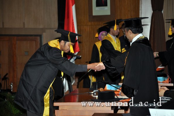 dok-humas-unpad_ilalang-foto_wisuda-gel-1-2010-2011_magister-ekonomi_167