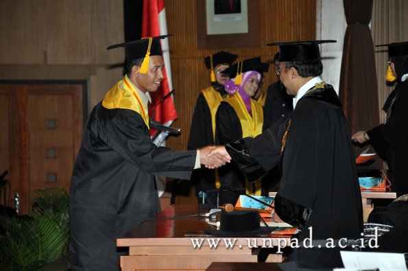 dok-humas-unpad_ilalang-foto_wisuda-gel-1-2010-2011_magister-ekonomi_168