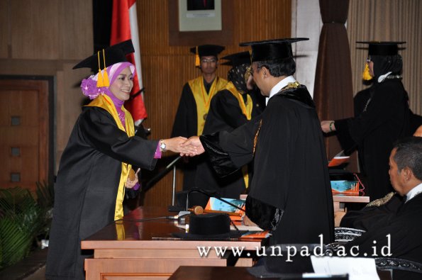 dok-humas-unpad_ilalang-foto_wisuda-gel-1-2010-2011_magister-ekonomi_169