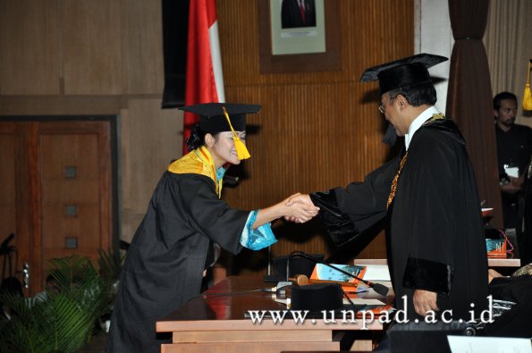 dok-humas-unpad_ilalang-foto_wisuda-gel-1-2010-2011_magister-ekonomi_172