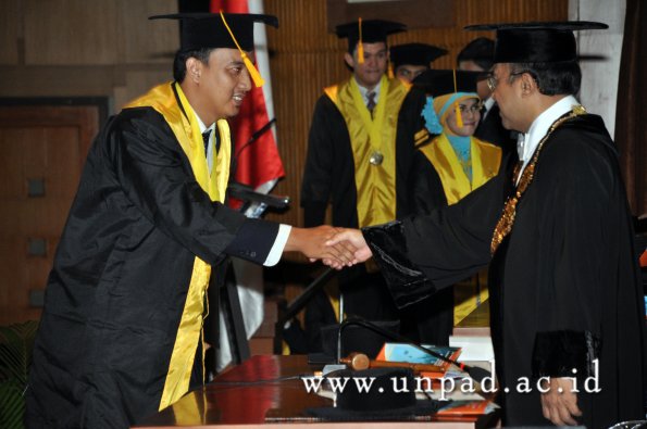 dok-humas-unpad_ilalang-foto_wisuda-gel-1-2010-2011_magister-ekonomi_174