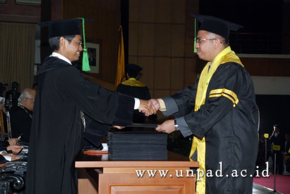 dok-humas-unpad_ilalang-foto_wisuda-gel-1-2010-2011_profesi-dokter_071