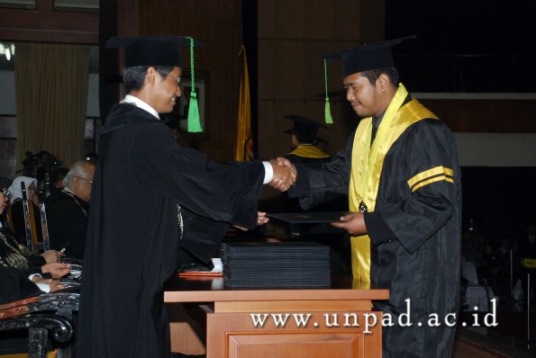 dok-humas-unpad_ilalang-foto_wisuda-gel-1-2010-2011_profesi-dokter_075