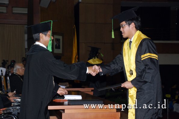 dok-humas-unpad_ilalang-foto_wisuda-gel-1-2010-2011_profesi-dokter_096