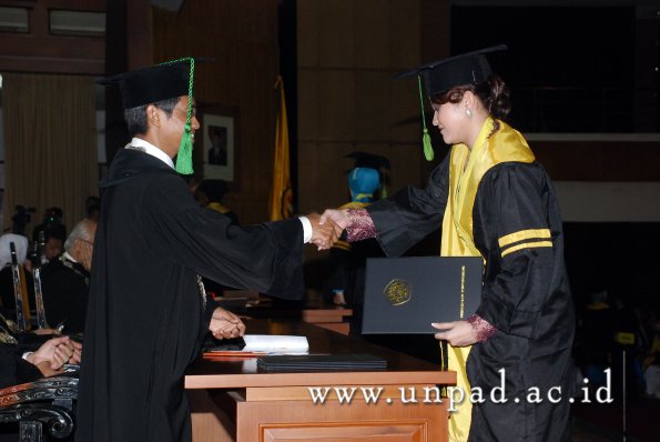 dok-humas-unpad_ilalang-foto_wisuda-gel-1-2010-2011_profesi-dokter_098