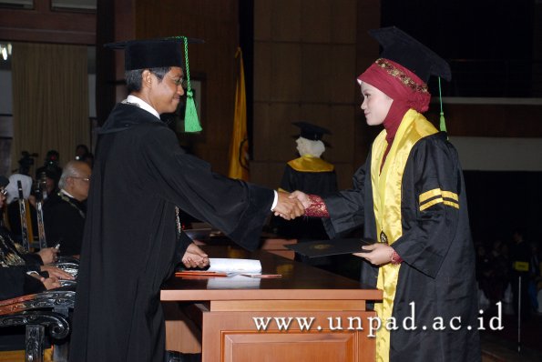 dok-humas-unpad_ilalang-foto_wisuda-gel-1-2010-2011_profesi-dokter_102