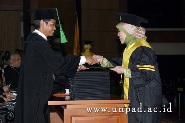 dok-humas-unpad_ilalang-foto_wisuda-gel-1-2010-2011_profesi-dokter_104