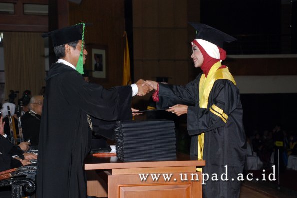 dok-humas-unpad_ilalang-foto_wisuda-gel-1-2010-2011_profesi-dokter_105