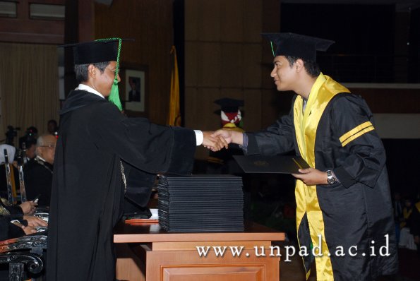 dok-humas-unpad_ilalang-foto_wisuda-gel-1-2010-2011_profesi-dokter_106