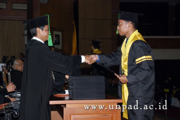 dok-humas-unpad_ilalang-foto_wisuda-gel-1-2010-2011_profesi-dokter_107