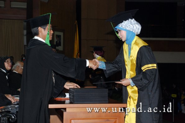 dok-humas-unpad_ilalang-foto_wisuda-gel-1-2010-2011_profesi-dokter_127