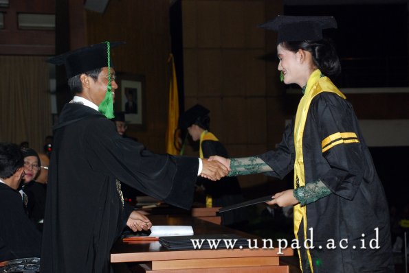 dok-humas-unpad_ilalang-foto_wisuda-gel-1-2010-2011_profesi-dokter_147