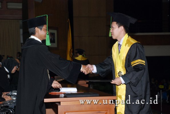 dok-humas-unpad_ilalang-foto_wisuda-gel-1-2010-2011_profesi-dokter_150