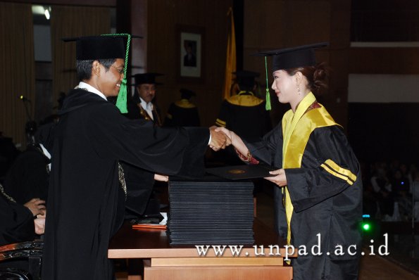 dok-humas-unpad_ilalang-foto_wisuda-gel-1-2010-2011_profesi-dokter_155