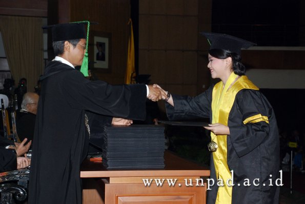 dok-humas-unpad_ilalang-foto_wisuda-gel-1-2010-2011_profesi-dokter_157