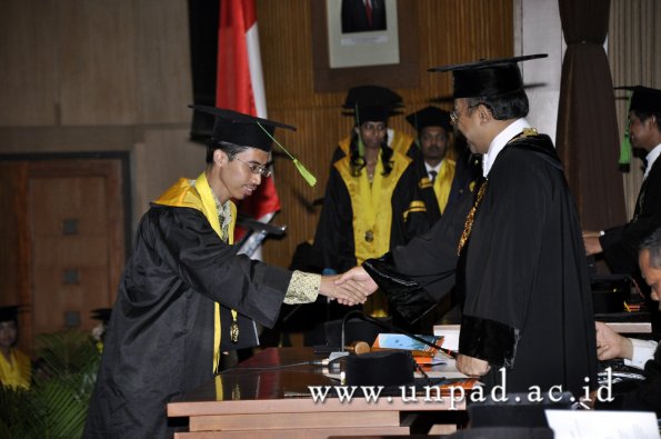 dok-humas-unpad_ilalang-foto_wisuda-gel-1-2010-2011_profesi-dokter_266