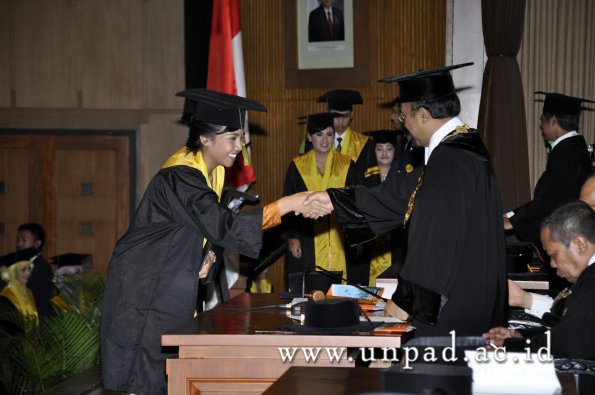 dok-humas-unpad_ilalang-foto_wisuda-gel-1-2010-2011_profesi-dokter_274