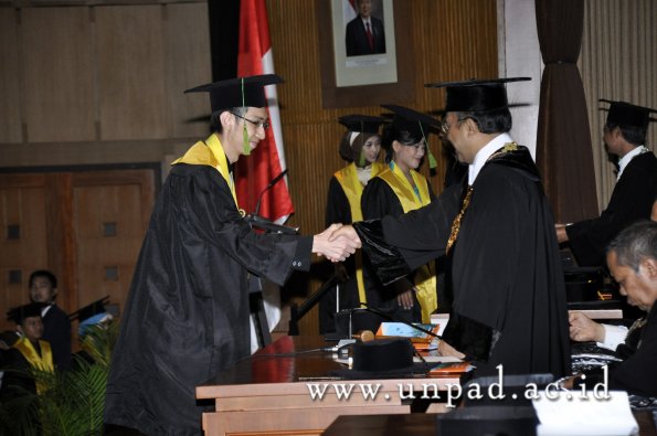 dok-humas-unpad_ilalang-foto_wisuda-gel-1-2010-2011_profesi-dokter_278