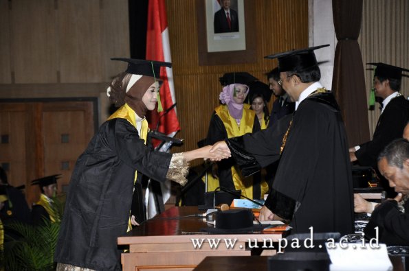 dok-humas-unpad_ilalang-foto_wisuda-gel-1-2010-2011_profesi-dokter_280