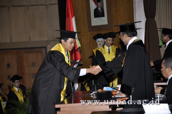 dok-humas-unpad_ilalang-foto_wisuda-gel-1-2010-2011_profesi-dokter_284